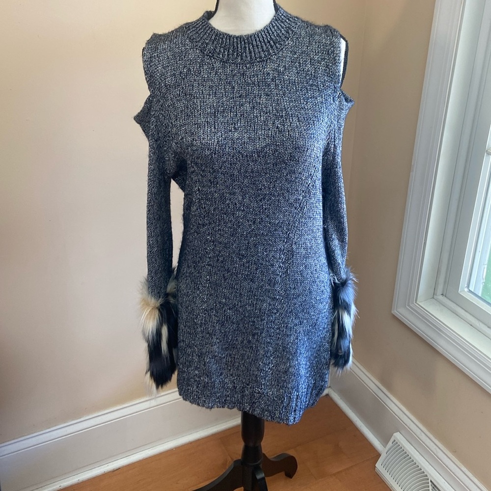 BOSTON PROPER Women’s Sweater Silver Sparkle Cold Shoulder Faux Fur Cuff Size M